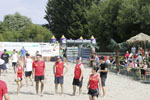 Ein Dorf beacht Volleyball